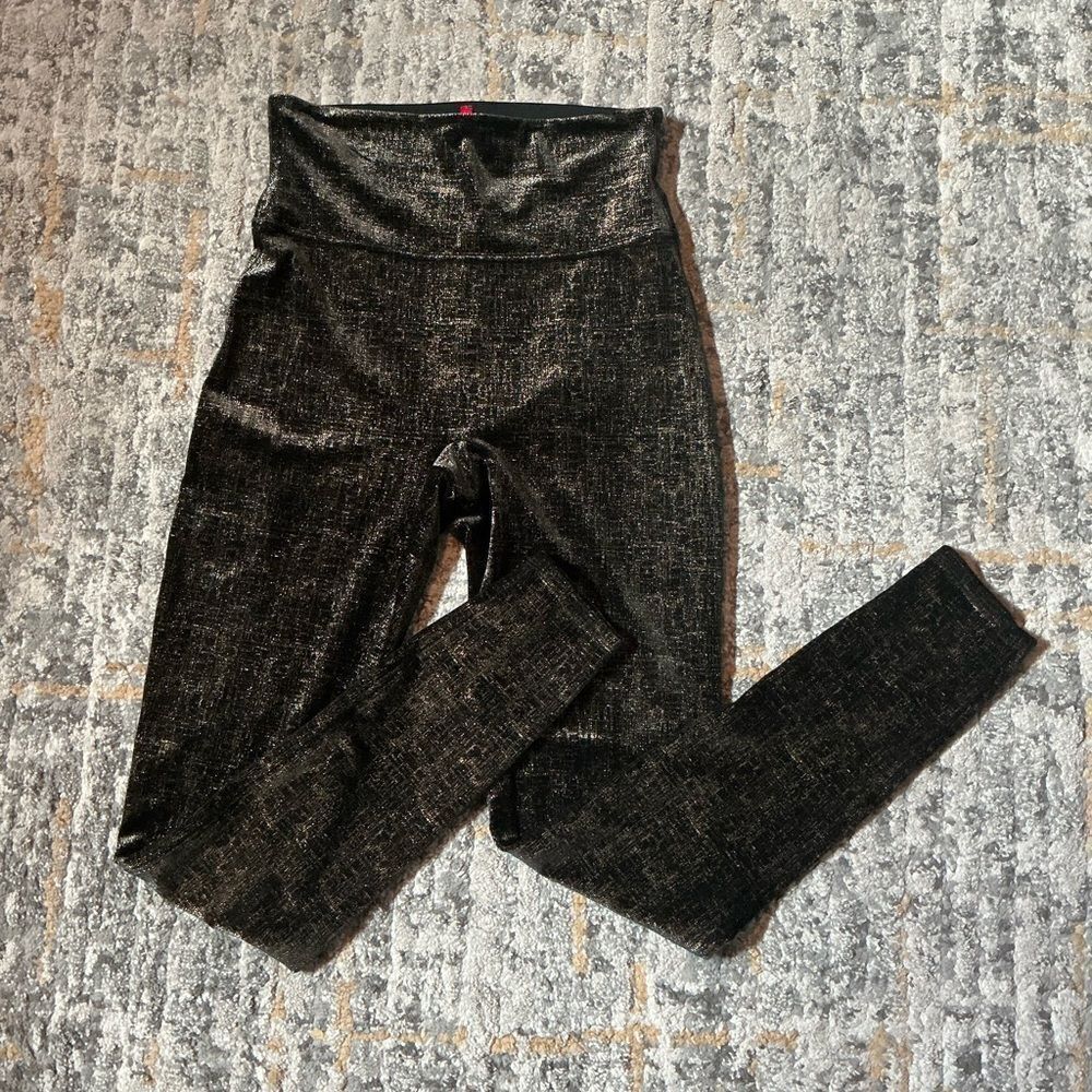SPANX BLACK AND GOLD VELVET LEGGINGS! EUC! SIZE M